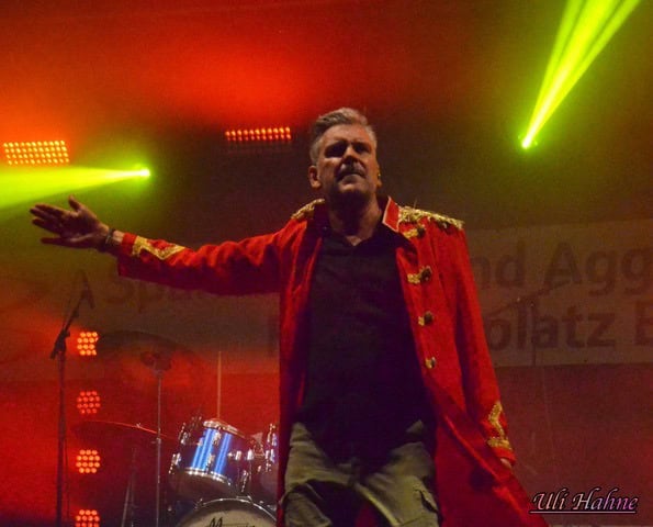 700 Besucher feiern PUR-Coverband „Abenteuerland“ im Huxarium Gartenpark Höxter 1